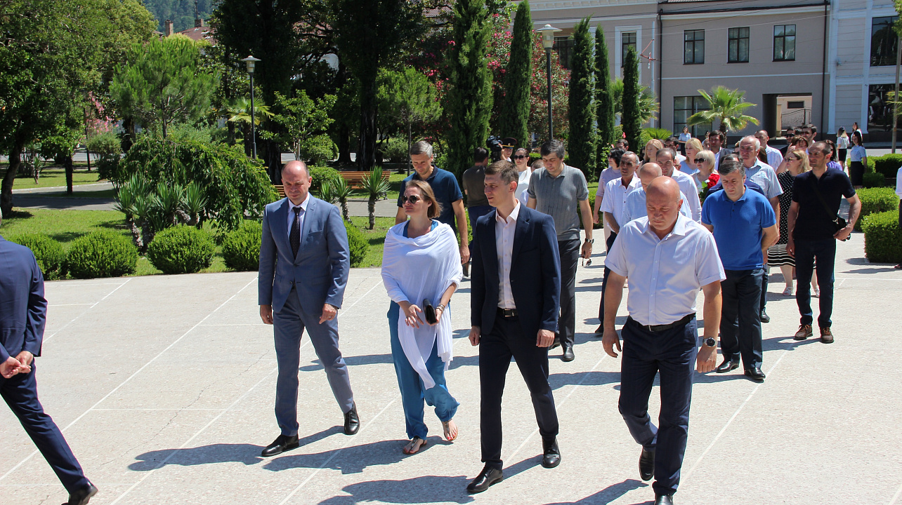 Возложение цветов в Парке Славы