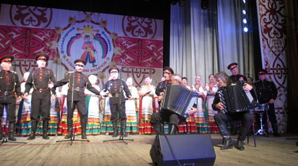Казаки приняли участие в фестивале «Кубанский казачок»