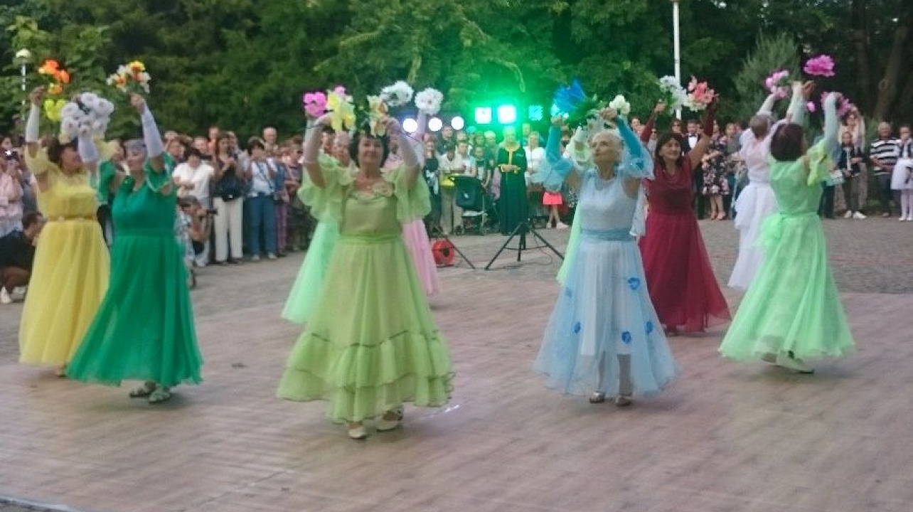 В Городском саду прошел Екатеринодарский открытый бал