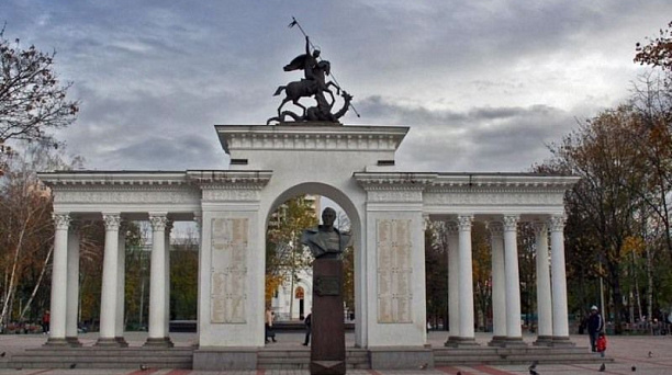 Учащиеся гимназии № 92 Центрального округа почтили память маршала Г.К. Жукова