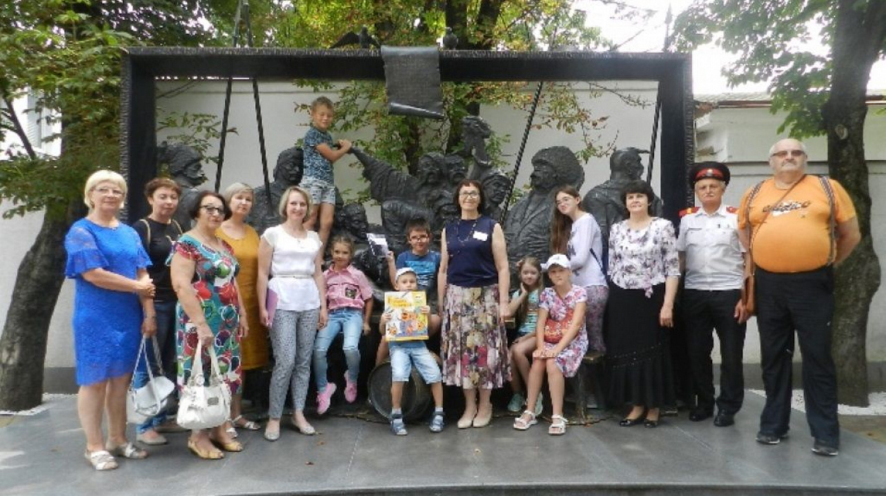 Библиотека  им. Н. А. Некрасова провела литературно-исторический  библиопроменад