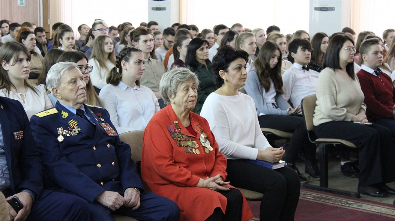 В Краснодарском торгово-экономическом колледже состоялось открытие месячника оборонно-массовой и военно-патриотической работы