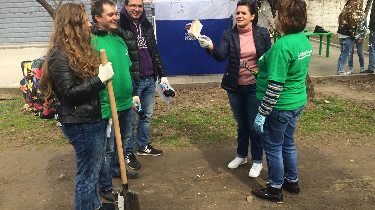 В Западном округе прошел субботник совместно с депутатом Государственной Думы РФ Натальей Костенко