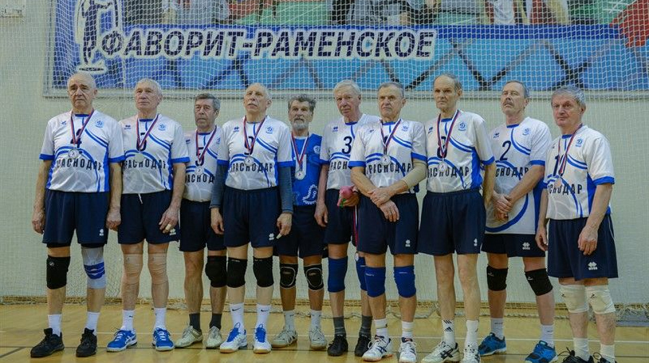 Краснодарские спортсмены приняли участие в Кубке России по волейболу среди ветеранов.jpg