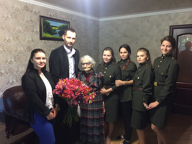 поздравление юбилярши Панова.JPG