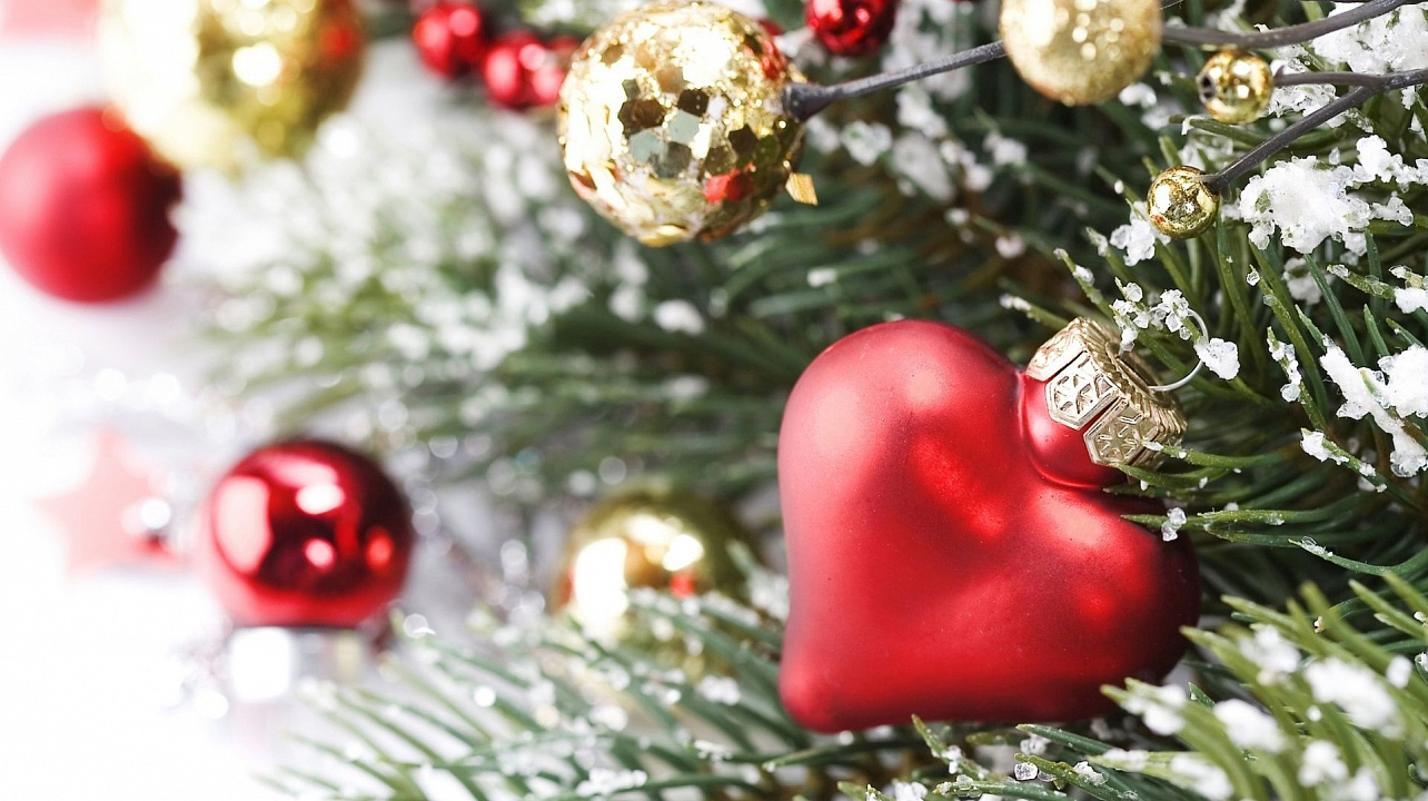 Глава администрации Прикубанского округа Александр Журавлев поздравляет жителей округа с Новым годом и Рождеством Христовым!