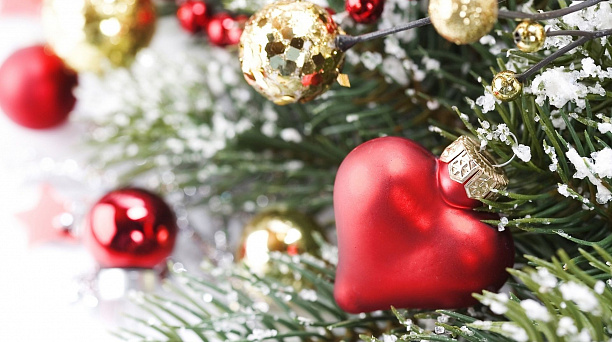 Глава администрации Прикубанского округа Александр Журавлев поздравляет жителей округа с Новым годом и Рождеством Христовым!