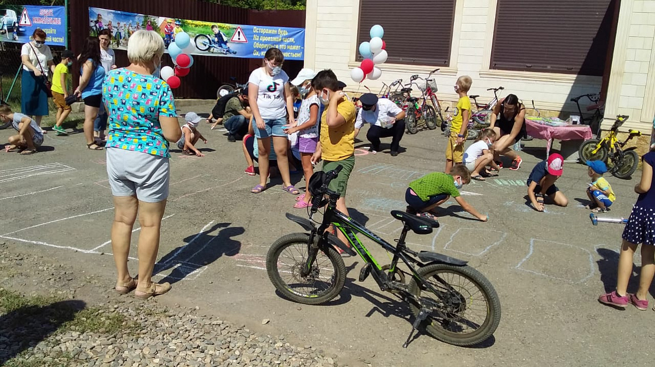 В садоводческом товариществе «Янтарь» прошли занятия с детьми по безопасной езде на велосипедах