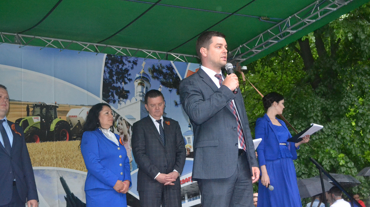 Сегодня в Прикубанском округе отгремело, словно салют победы, окружное торжественное мероприятие, посвящённое 74-летию Победы в Великой Отечественной войне.