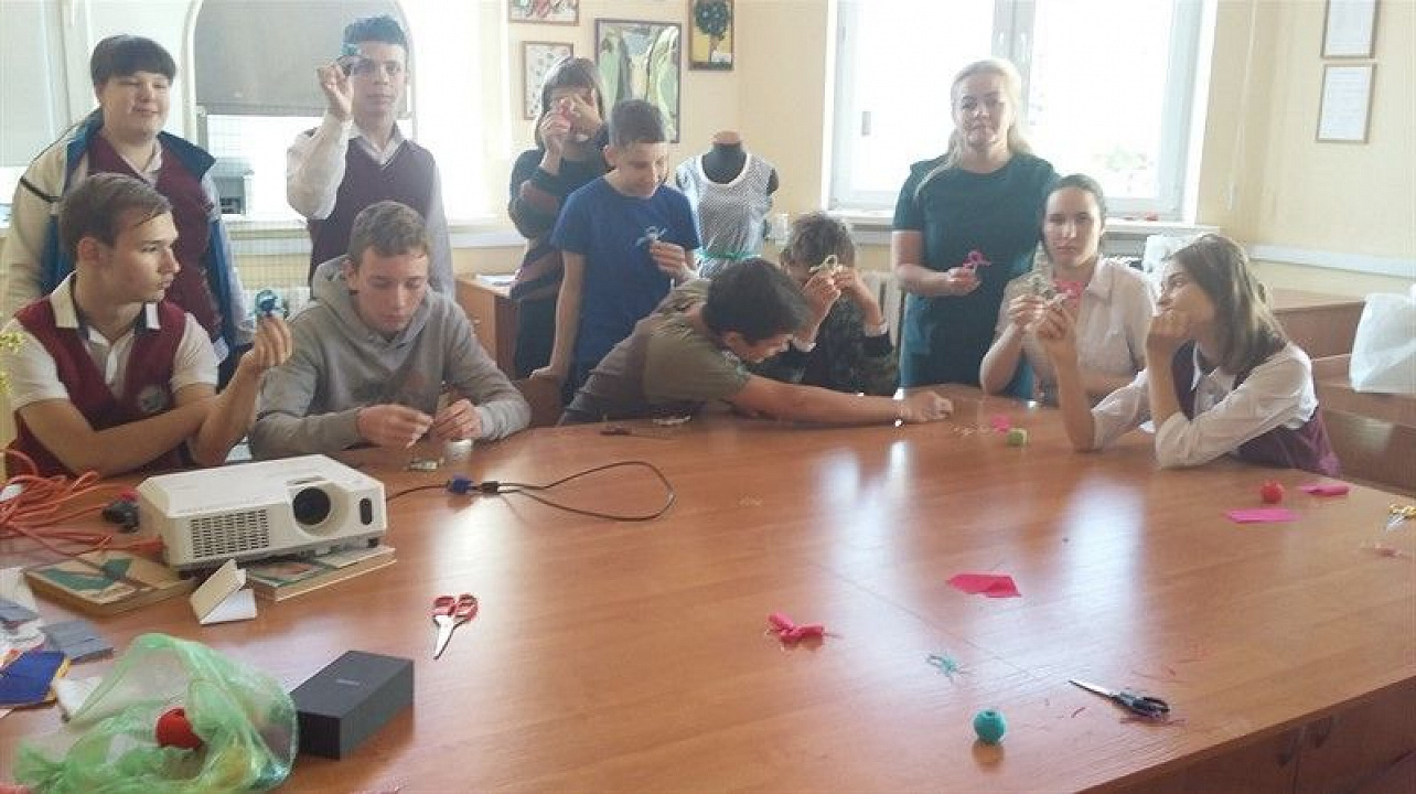 При поддержке движения «Содружество» продолжает работу творческая студия в коррекционной школе № 21.jpg