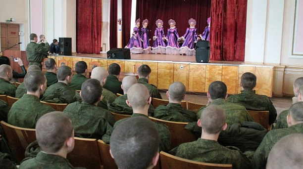 Артисты Дома культуры Западного округа подготовили патриотический концерт для военнослужащих