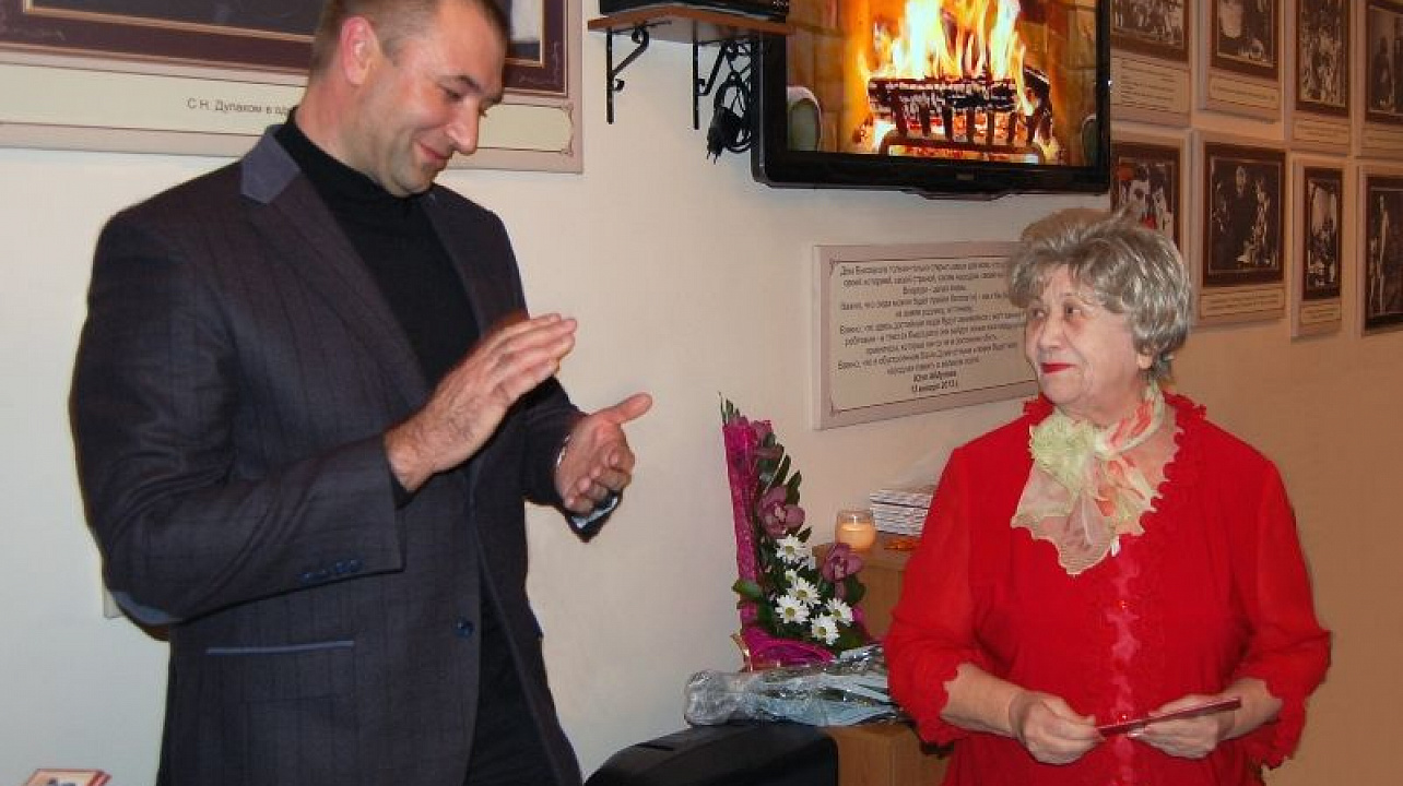 Председатель окружной организации «Защитники и блокадники Ленинграда», поэтесса  Лидия Хамелянина  стала членом творческого объединения «Серебро слов»