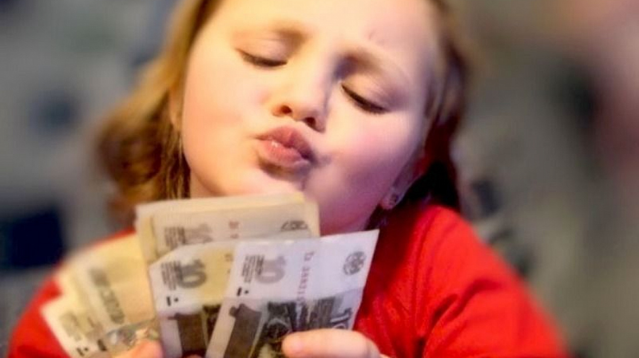 Управление социальной защиты предлагает оформить пособие на ребенка