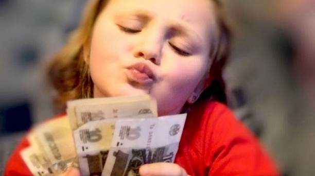 Управление социальной защиты предлагает оформить пособие на ребенка