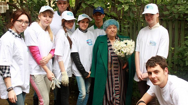 Молодежь Центрального округа помогает ветеранам