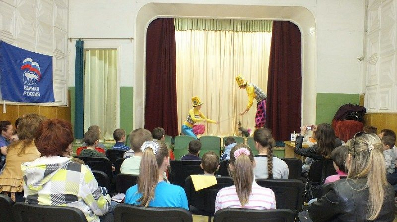 Для детей-инвалидов прошел спектакль