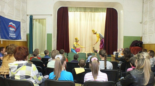 Для детей-инвалидов прошел спектакль