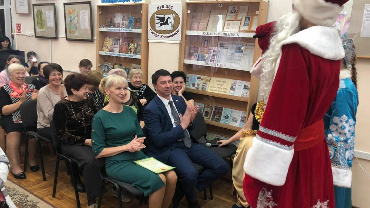 Общественные организации Западного округа принимают поздравления с Новым годом