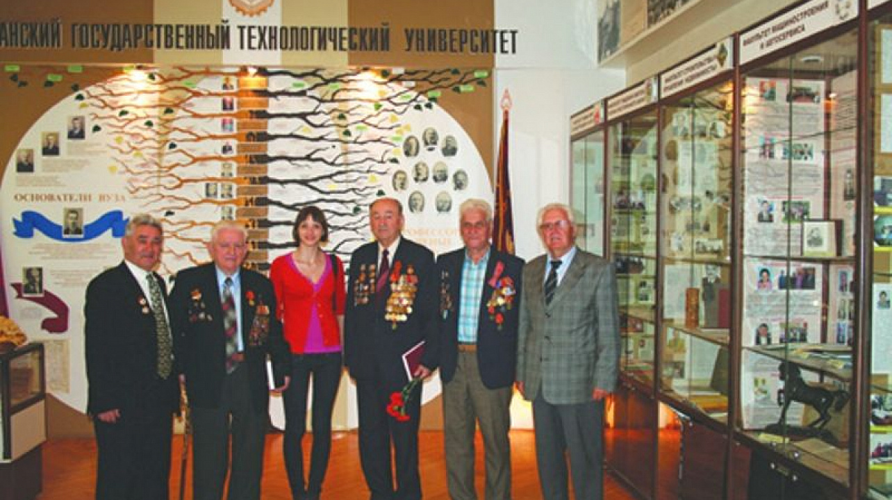 В КубГТУ оформляют стенды, посвященные ВОВ