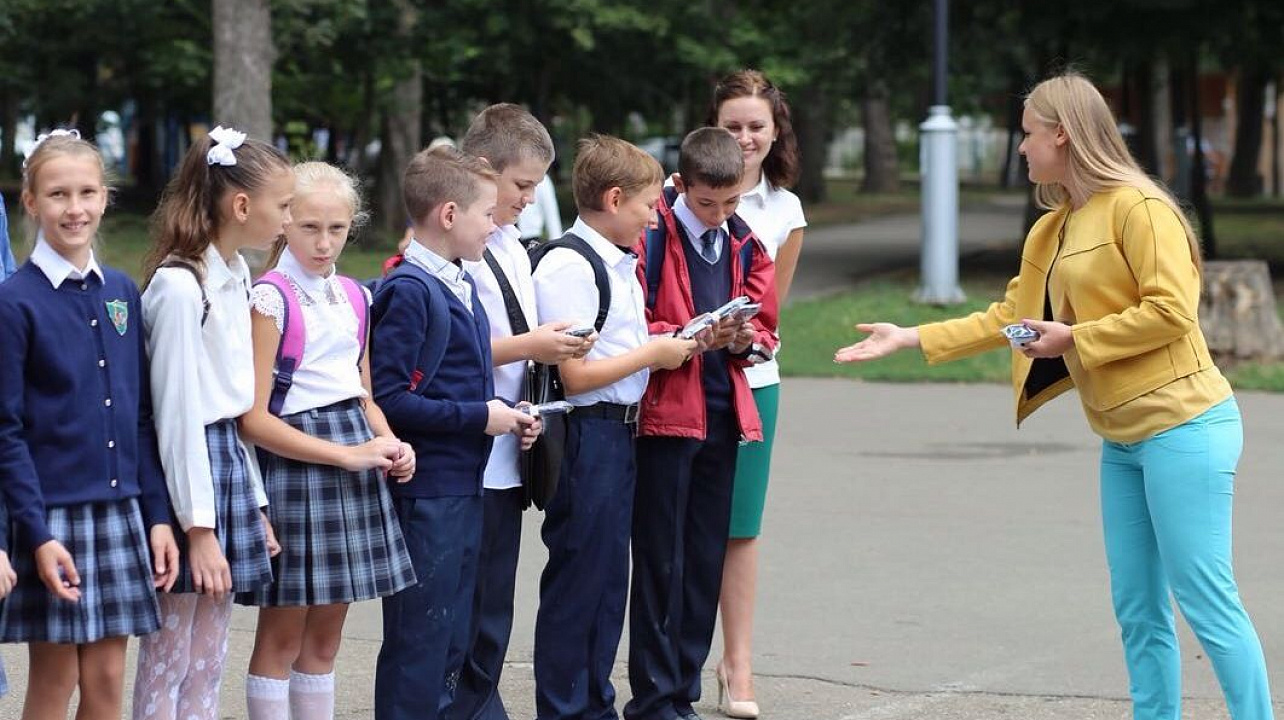 Школьники Центрального округа рисуют мир