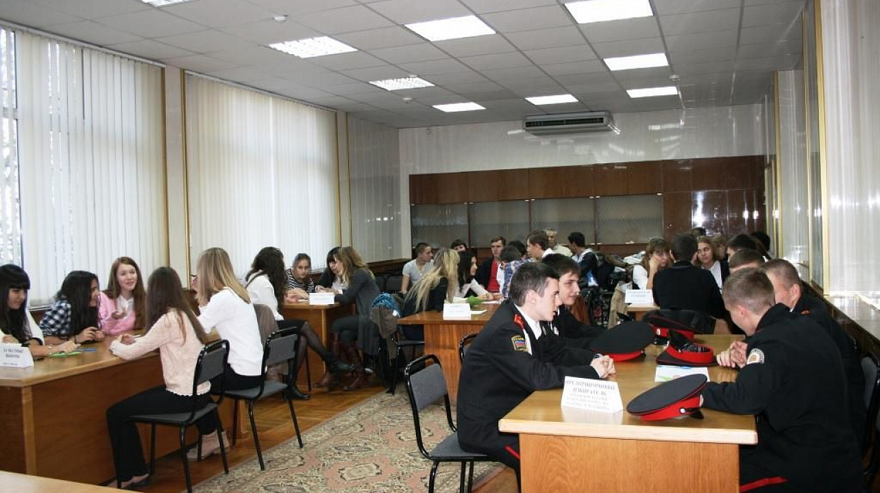 В Прикубанском округе прошел первый этап городских соревнований по брейн-рингу   в области избирательного права и избирательного процесса