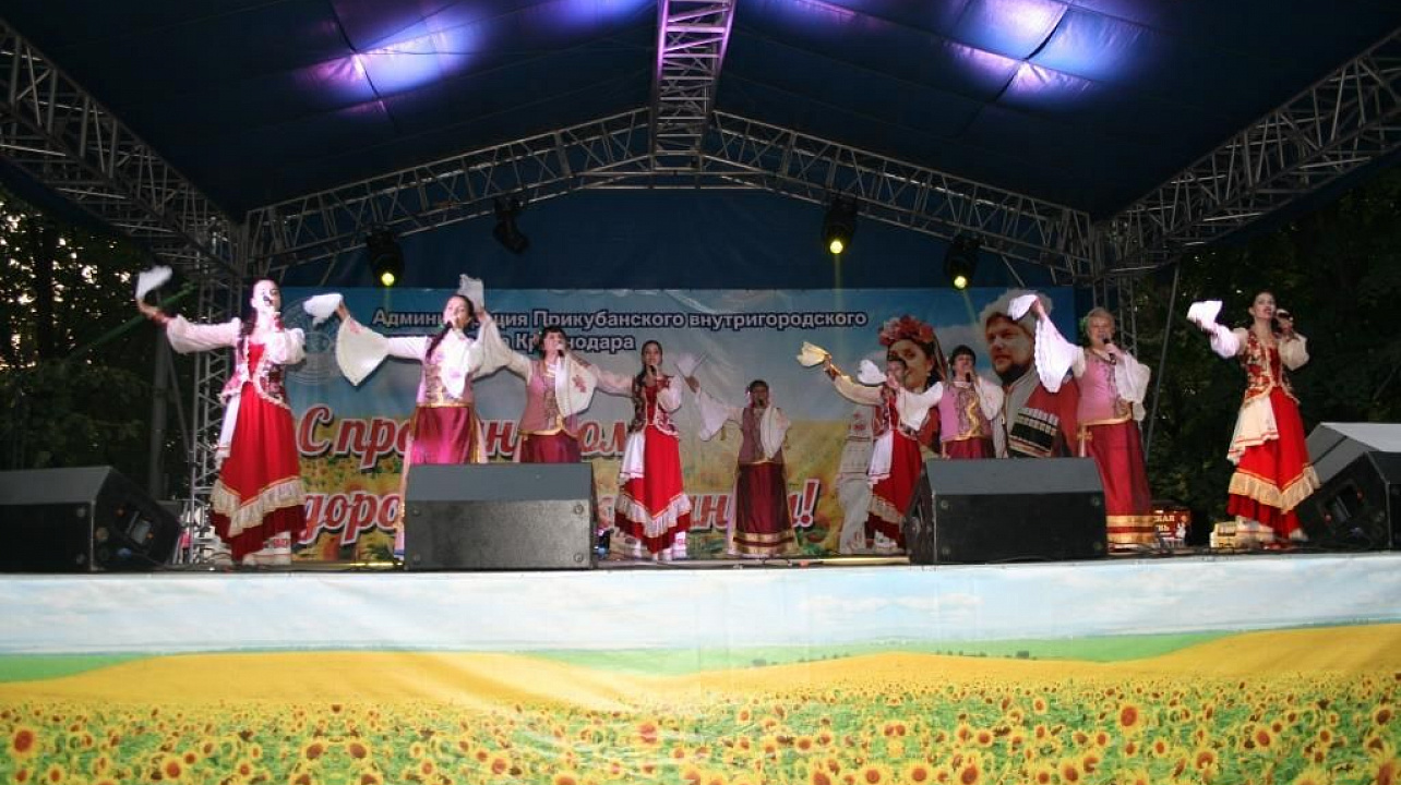 В сквере Фестивальном ко Дню города открыли отреставрированный фонтан