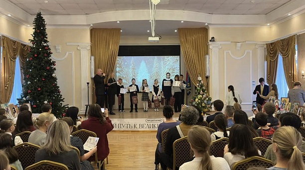 В лицее № 48 подвели итоги окружного конкурса детских творческих работ «Моя мама и я»