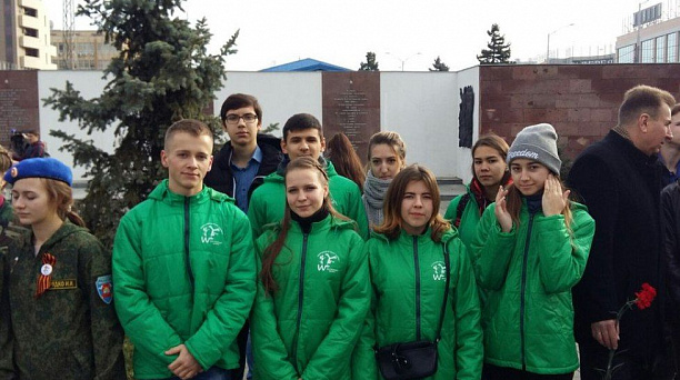 Молодёжный Совет Западного округа принял участие в церемонии возложения цветов к Вечному огню в День Неизвестного Солдата