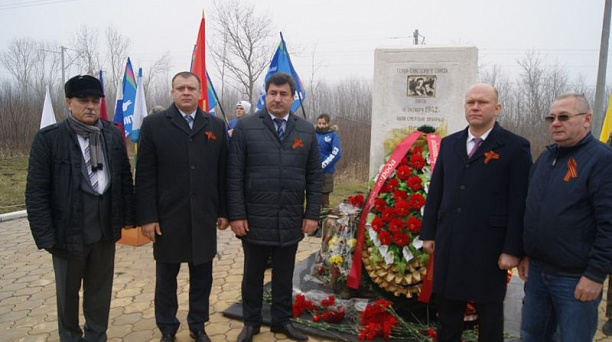 Делегация Западного округа приняла участие в митинге у мемориала братьям Игнатовым