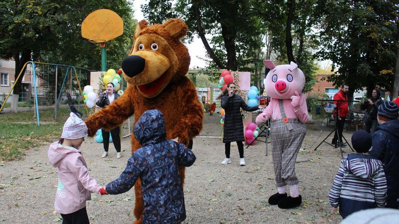 В Центральном округе продолжаются праздники по месту жительства