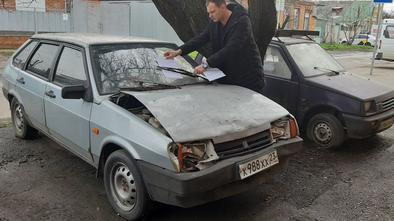 В Западном округе прошел рейд по выявлению брошенного автотранспорта
