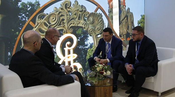 Евгений Первышов провел переговоры с иностранными инвесторами на Российском инвестиционном форуме в Сочи