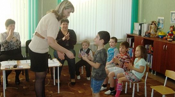 В прикубанском детском саду № 8 прошел конкурс чтецов «Пусть всегда будет мир»