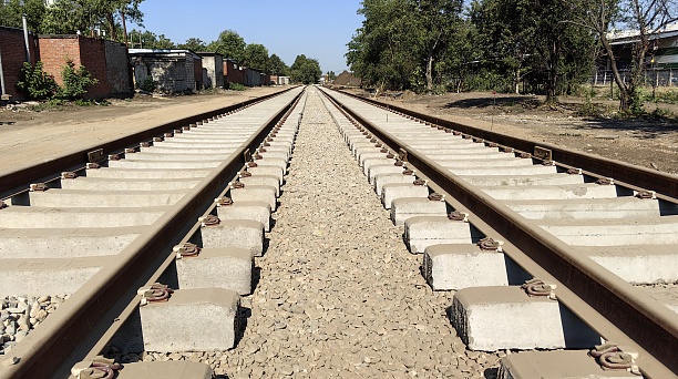 На Западной трамвайной линии начали укладывать первые рельсы