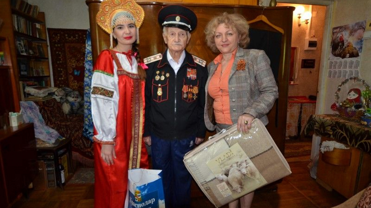 Молодёжь национально-культурных объединений – ветеранам Великой Отечественной войны (10).JPG