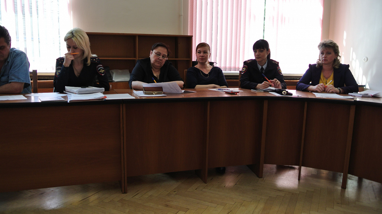 Заседание комиссии по делам несовершеннолетних и защите их прав провели в Западном округе