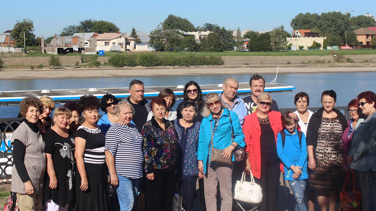 общественники на теплоходе 2.JPG