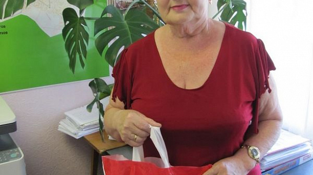 Ветераны и труженики тыла Центрального округа получили продуктовые наборы ко Дню памяти и скорби