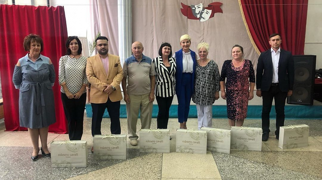 Депутат городской Думы Галина Ермакова поздравила с днем города работников образования и здравоохранения