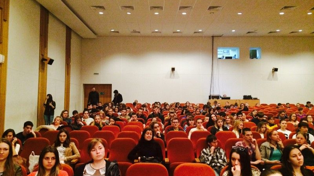 Патриотический киносеанс для молодежи (2).JPG