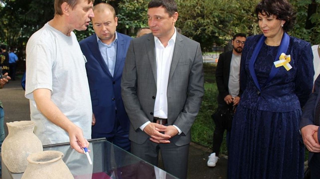 В Центральном округе торжественно открыли новый сквер «Сад Тротнера»