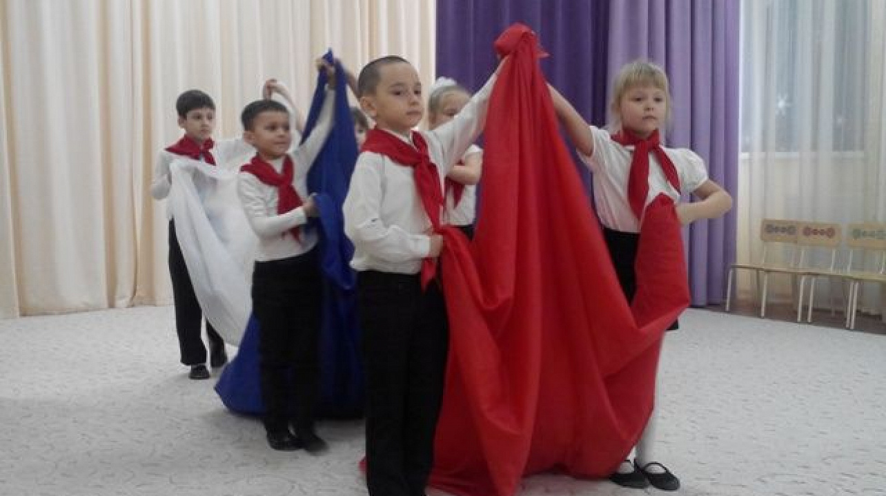 Воспитанники филиала «Сказочная страна» детского сада «Сказка» познакомились с военной историей России и Кубани.jpg