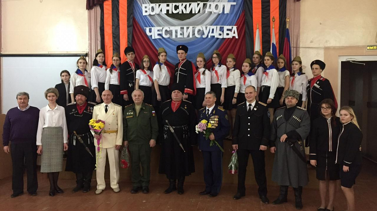 В МБОУ СОШ № 60 состоялась линейка, посвященная открытию месячника оборонно-массовой работы в Карасунском округе