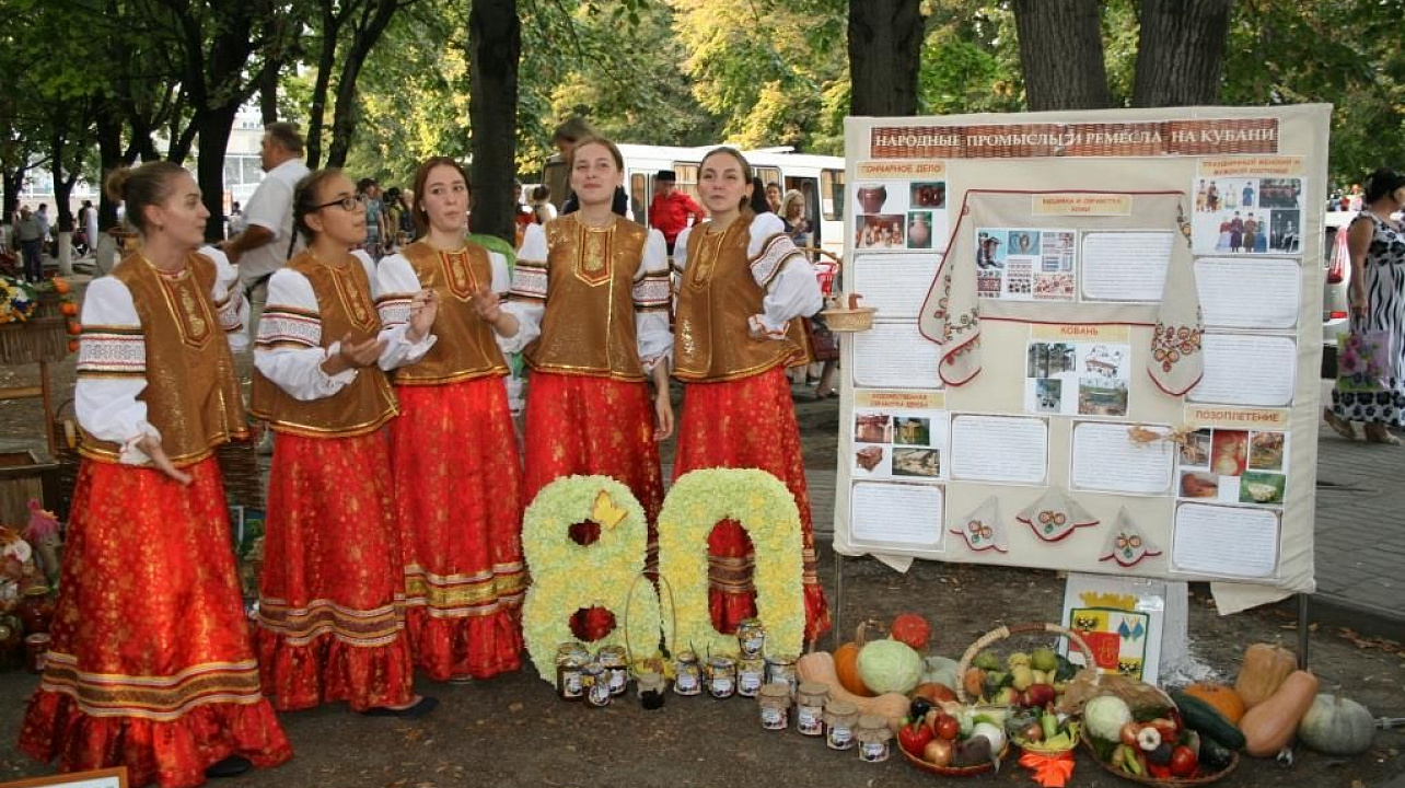 В сквере Фестивальном ко Дню города открыли отреставрированный фонтан