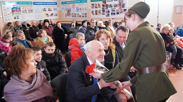 Ученики прикубанской школы №79  встретились с ветераном ВОВ