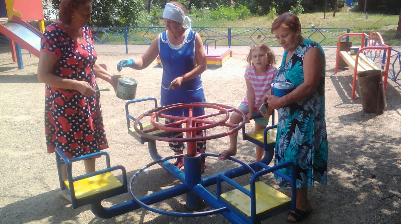 Жители Индустриального устроили субботник