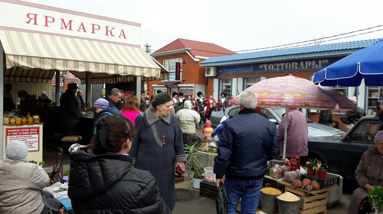 Елизаветинские творческие коллективы выступили на станичной ярмарке