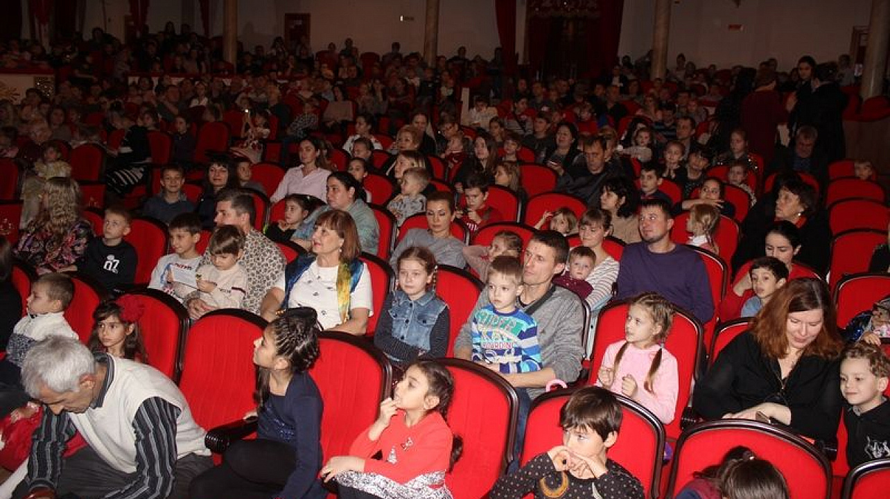 Для детей из социально-незащищенных семей Центрального округа пройдут два новогодних спектакля