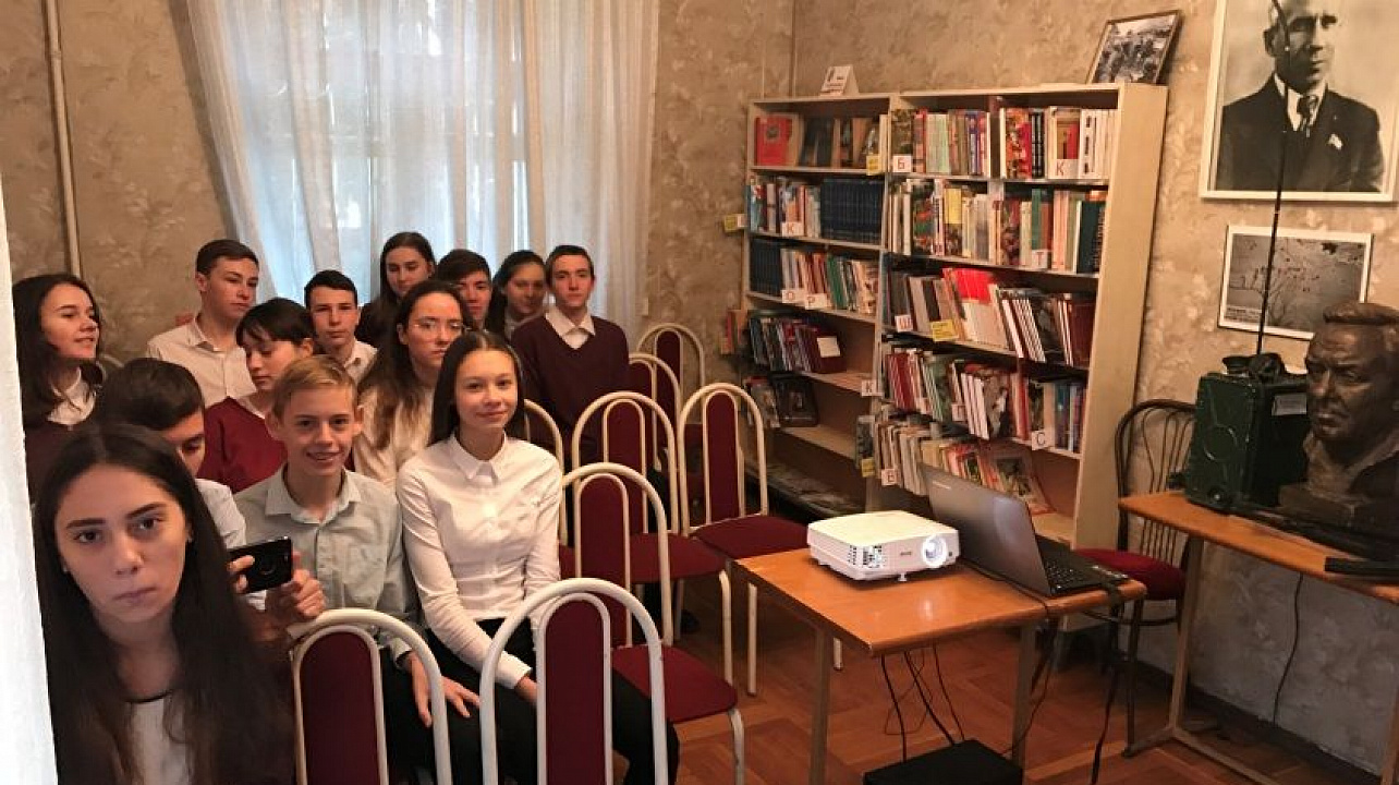 Школьники Западного округа побывали в музее-квартире семьи Игнатовых