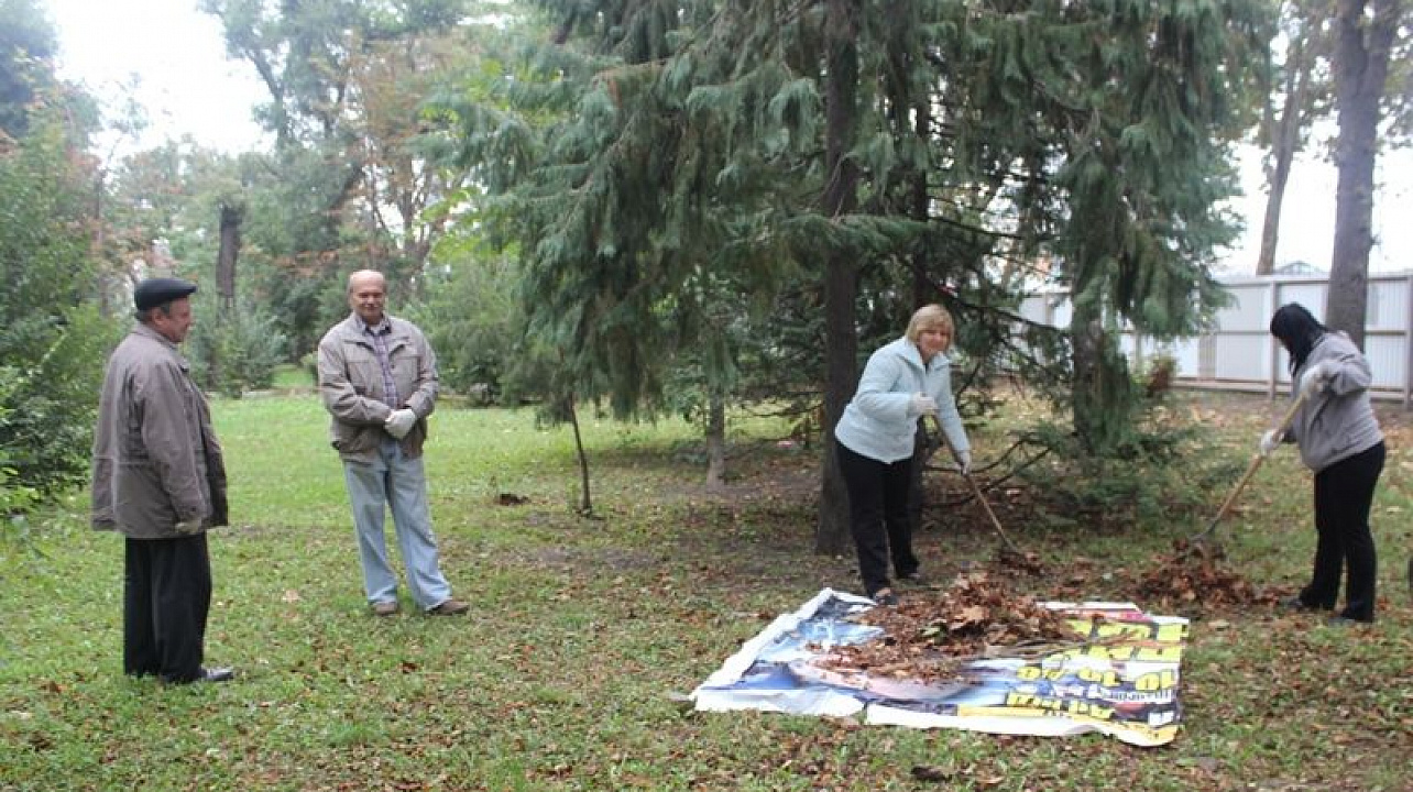 Жители Центрального округа приняли участие в общегородском субботнике